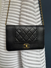Lade das Bild in den Galerie-Viewer, CHANEL MADEMOISELLE WOC
