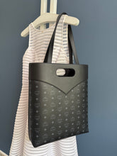 Lade das Bild in den Galerie-Viewer, MCM SHOPPER
