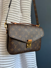 Lade das Bild in den Galerie-Viewer, LOUIS VUITTON MÉTIS
