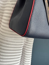 Lade das Bild in den Galerie-Viewer, LOUIS VUITTON DOUBLE V
