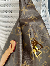 Lade das Bild in den Galerie-Viewer, LOUIS VUITTON BUMBAG
