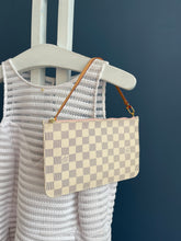 Lade das Bild in den Galerie-Viewer, LOUIS VUITTON CLUTCH
