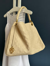 Lade das Bild in den Galerie-Viewer, LOUIS VUITTON ARTSY MM EMPREINTE
