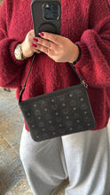 Lade das Bild in den Galerie-Viewer, MCM CLUTCH

