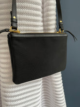 Lade das Bild in den Galerie-Viewer, PRADA CROSSBODY
