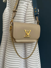 Lade das Bild in den Galerie-Viewer, LOUIS VUITTON LOCKME TENDER
