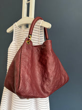 Lade das Bild in den Galerie-Viewer, LOUIS VUITTON ARTSY EMPREINTE
