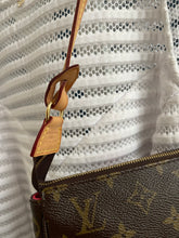 Lade das Bild in den Galerie-Viewer, LOUIS VUITTON POCHETTE ACCESSOIRES
