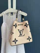 Lade das Bild in den Galerie-Viewer, LOUIS VUITTON NÉONOÉ CRAFTY

