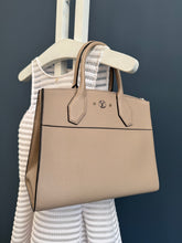 Lade das Bild in den Galerie-Viewer, LOUIS VUITTON CITY STEAMER
