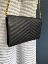 Lade das Bild in den Galerie-Viewer, YSL CASSANDRE ENVELOPE CHAIN WALLET
