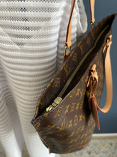 Lade das Bild in den Galerie-Viewer, LOUIS VUITTON ALL-IN
