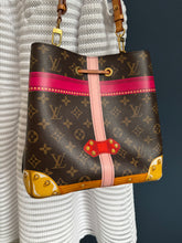 Lade das Bild in den Galerie-Viewer, LOUIS VUITTON NÉONOÉ SUMMER TRUNK
