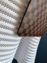 Lade das Bild in den Galerie-Viewer, LOUIS VUITTON CLUTCH
