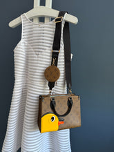Lade das Bild in den Galerie-Viewer, LOUIS VUITTON ONTHEGO PM  DUCK
