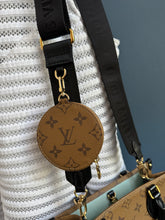 Lade das Bild in den Galerie-Viewer, LOUIS VUITTON ONTHEGO PM  DUCK
