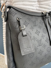 Lade das Bild in den Galerie-Viewer, LOUIS VUITTON HAND IT ALL MM MAHINA

