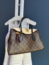 Lade das Bild in den Galerie-Viewer, LOUIS VUITTON TUILERIES
