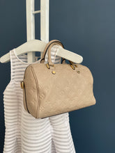 Lade das Bild in den Galerie-Viewer, LOUIS VUITTON SPEEDY 25 EMPREINTE
