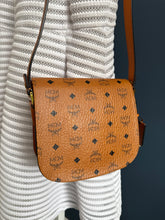 Lade das Bild in den Galerie-Viewer, MCM PATRICIA BAG
