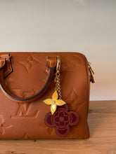 Lade das Bild in den Galerie-Viewer, LOUIS VUITTON TASCHENANHÄNGER
