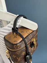 Lade das Bild in den Galerie-Viewer, LOUIS VUITTON VANITY
