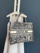 Lade das Bild in den Galerie-Viewer, DIOR BOOK TOTE LARGE
