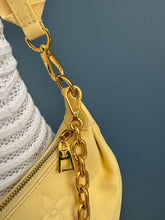 Lade das Bild in den Galerie-Viewer, LOUIS VUITTON OVER THE MOON
