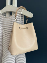 Lade das Bild in den Galerie-Viewer, LOUIS VUITTON NÉONOÉ BB EPI
