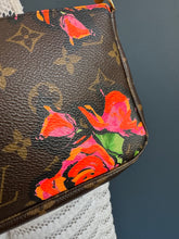 Lade das Bild in den Galerie-Viewer, LOUIS VUITTON POCHETTE ACCESSOIRES
