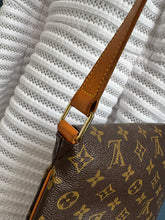 Lade das Bild in den Galerie-Viewer, LOUIS VUITTON MUSETTE SALSA GM
