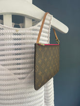 Lade das Bild in den Galerie-Viewer, LOUIS VUITTON CLUTCH
