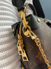 Lade das Bild in den Galerie-Viewer, LOUIS VUITTON PETITE MALLE SOUPLE
