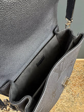 Lade das Bild in den Galerie-Viewer, LOUIS VUITTON MÉTIS PERLMUTT
