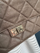 Lade das Bild in den Galerie-Viewer, CHANEL 2.55 DOUBLE FLAP
