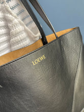 Lade das Bild in den Galerie-Viewer, LOEWE PUZZLE FOLD SHOPPER
