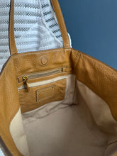 Lade das Bild in den Galerie-Viewer, PRADA VITELLO DAINO BAG

