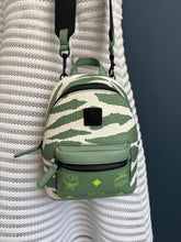 Lade das Bild in den Galerie-Viewer, MCM MINI RUCKSACK
