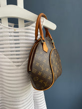 Lade das Bild in den Galerie-Viewer, LOUIS VUITTON ELLIPSE PM
