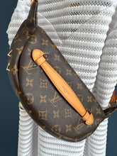 Lade das Bild in den Galerie-Viewer, LOUIS VUITTON BUMBAG

