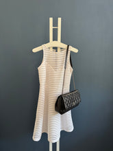 Lade das Bild in den Galerie-Viewer, CHANEL LADY PEARLY FLAP BAG
