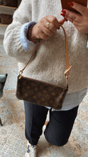 Lade das Bild in den Galerie-Viewer, LOUIS VUITTON POCHETTE ACCESSOIRES
