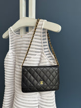 Lade das Bild in den Galerie-Viewer, CHANEL WOC
