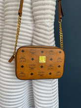 Lade das Bild in den Galerie-Viewer, MCM CAMERA BAG
