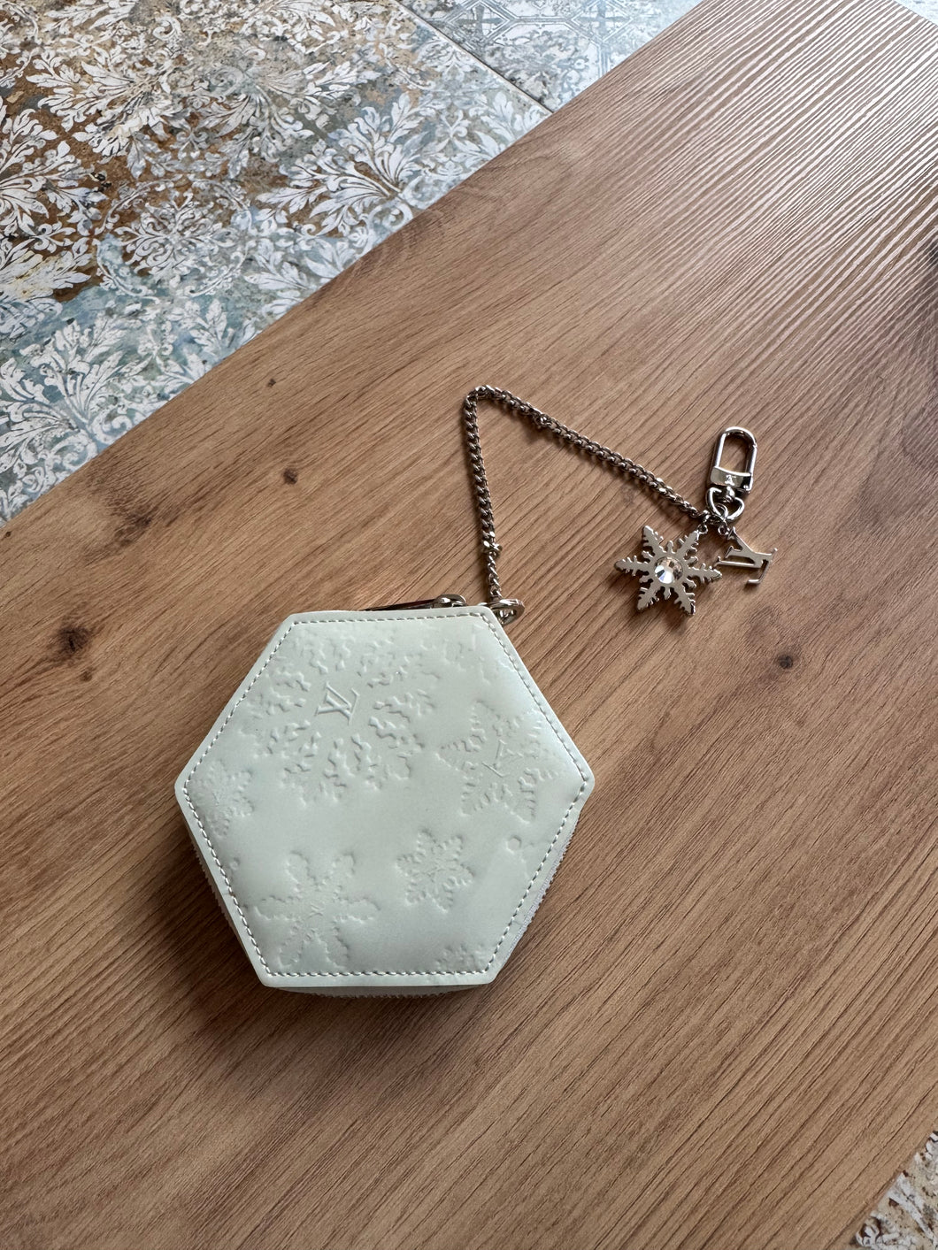 LOUIS VUITTON SCHNEEFLOCKE