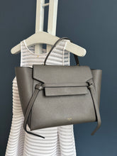 Lade das Bild in den Galerie-Viewer, CÉLINE BELT MEDIUM
