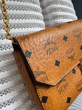 Lade das Bild in den Galerie-Viewer, MCM MILLIE BAG
