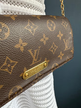 Lade das Bild in den Galerie-Viewer, LOUIS VUITTON LILY WOC
