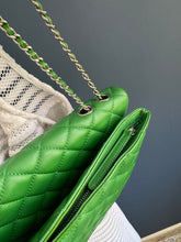 Lade das Bild in den Galerie-Viewer, CHANEL CLASSIC FLAP
