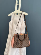 Lade das Bild in den Galerie-Viewer, LOUIS VUITTON BRITTANY
